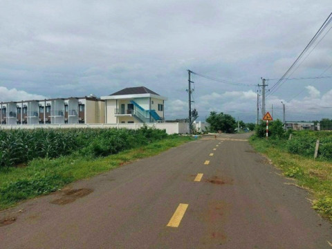 Đất nền xã Đất Đỏ - Diện tích 180m2 đường CMT 8 có sẵn thổ cư