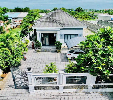 Bán biệt thự xã Phước Hải - Biệt thự 836m2 sẵn 150m2 thổ cư ven biển