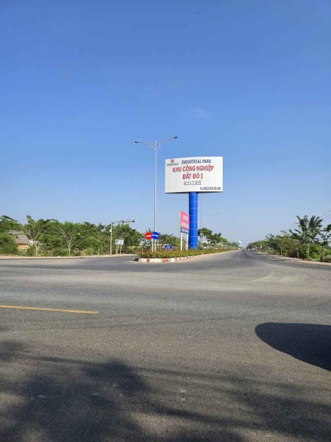 Bán đất vườn cạnh khu công nghiệp Đất Đỏ. Diện tích 1324m2 hai mặt tiền giá chỉ 1,45 tỷ