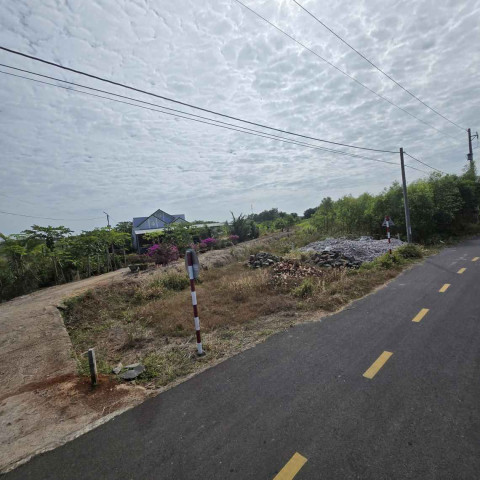 Bán đất Đất Đỏ gần kcn Đất Đỏ. Dt 2360m2 có 400m2 thổ cư. Giá 5 tỷ