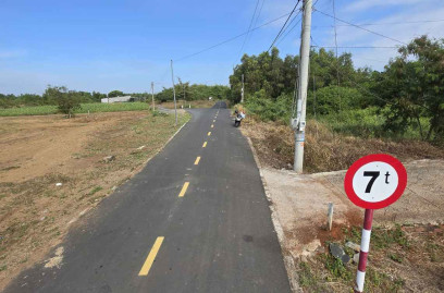 Bán đất Đất Đỏ gần kcn Đất Đỏ. Dt 2360m2 có 400m2 thổ cư. Giá 5 tỷ