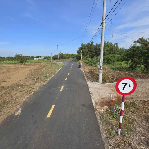 Bán đất Đất Đỏ gần kcn Đất Đỏ. Dt 2360m2 có 400m2 thổ cư. Giá 5 tỷ